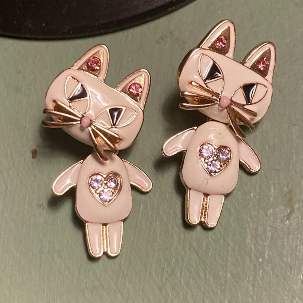 Betsey Johnson Two piece cute little white cat with pink glitter accents NWOT